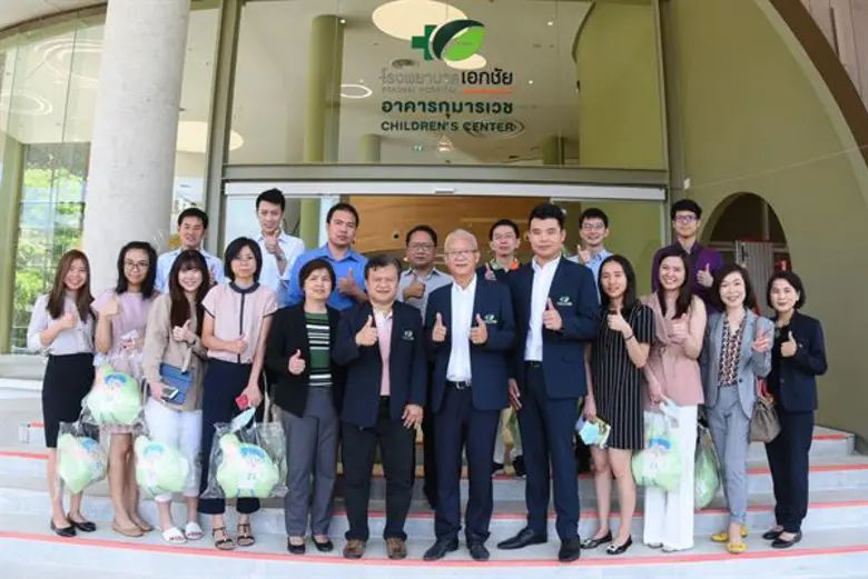 นายแพทย์อำนาจ เอื้ออารีมิตร ผู้อำนวยการโร...