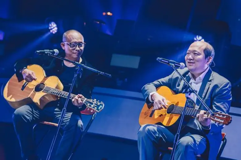 อลังการงานมิวสิคสมรสหมู่ครั้งประวัติศาสตร์ “The Lyrics Of Love : Greatest Hits Of Dee Boyd”