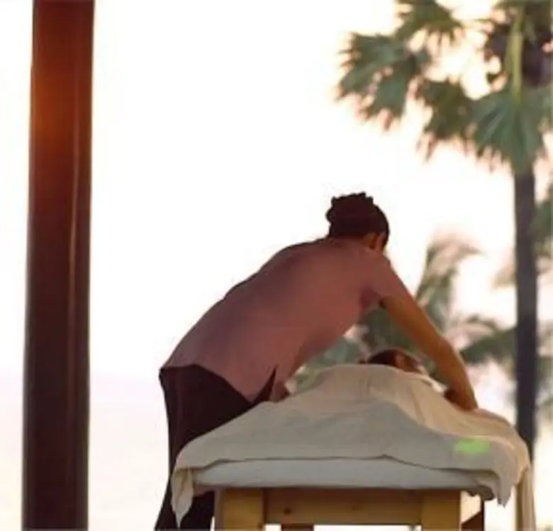 โรงแรมพูลแมน พัทยา จี ขอชวนคุณลูกควงแขนคุ...