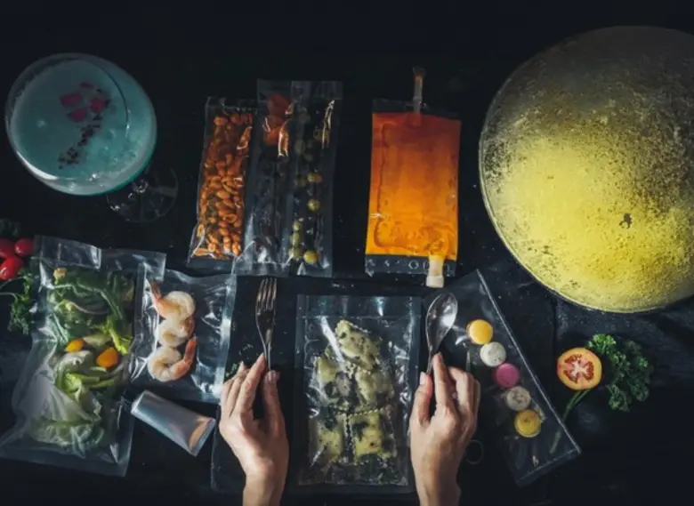 ปาร์ตี้แบบคูล ๆ กับ ค็อกเทลอวกาศและอาหารกาแล็คซี่ ที่ โรงแรมเดอะคอนทิเน้นท์ กรุงเทพ