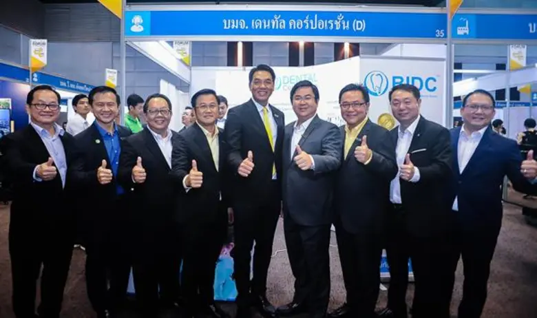 คุณประพันธ์ เจริญประวัติ (กลาง) ผู้จัดการ...