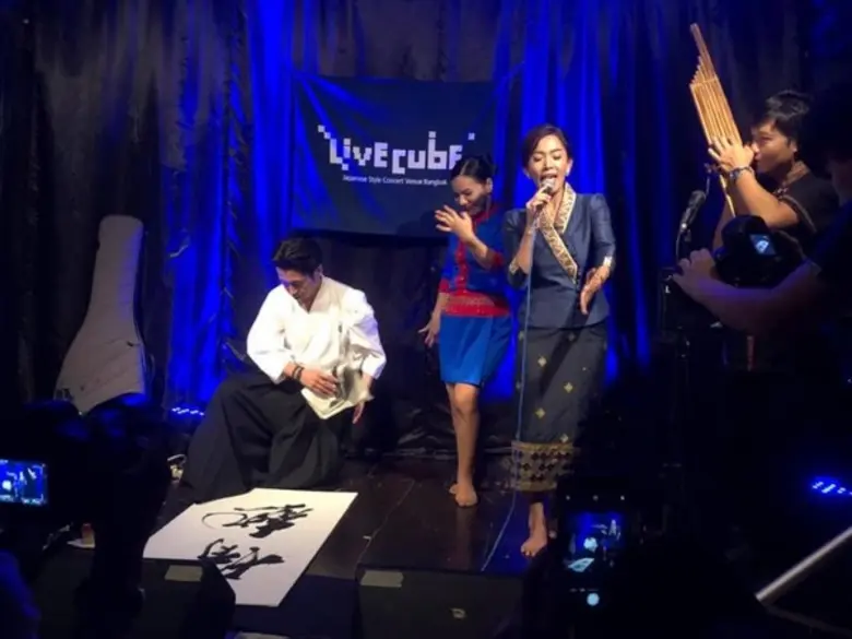 ศิลปินลูกทุ่งตบเท้าร่วมคอนเสิร์ตการกุศลให้เด็กๆ ภาคอีสาน