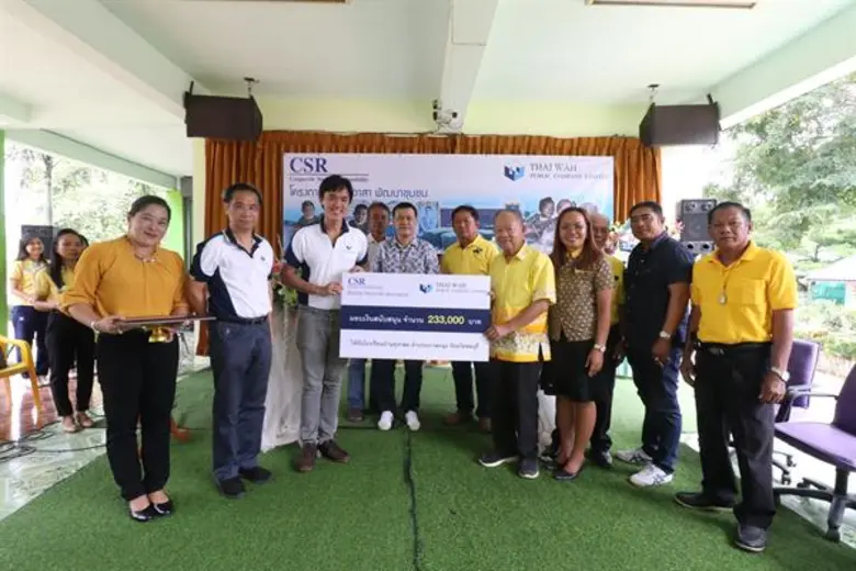 คุณโฮ เรน ฮวา (ที่ 3 จากซ้าย) ประธานเจ้าห...