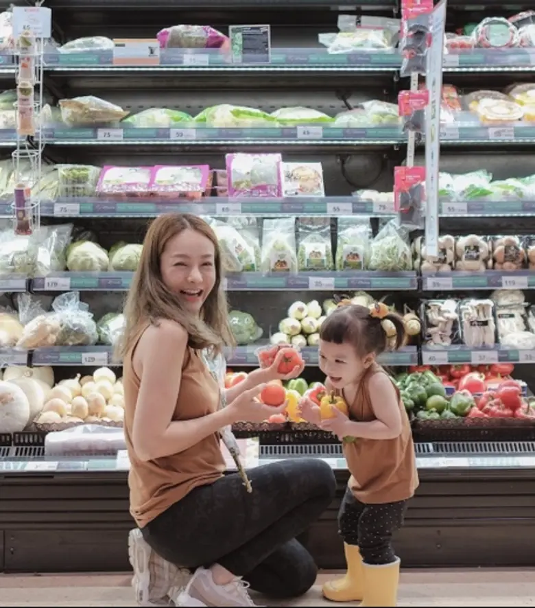 ครอบครัวคนดังร่วมผนึกกำลังเป็นฮีโร่ให้ลูกเปลี่ยน สร้างพฤติกรรมให้ลูกรักกินผักด้วย 5 กระบวนท่าแสนสนุกจากเนสท์เล่