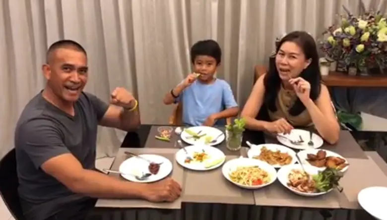 ครอบครัวคนดังร่วมผนึกกำลังเป็นฮีโร่ให้ลูกเปลี่ยน สร้างพฤติกรรมให้ลูกรักกินผักด้วย 5 กระบวนท่าแสนสนุกจากเนสท์เล่