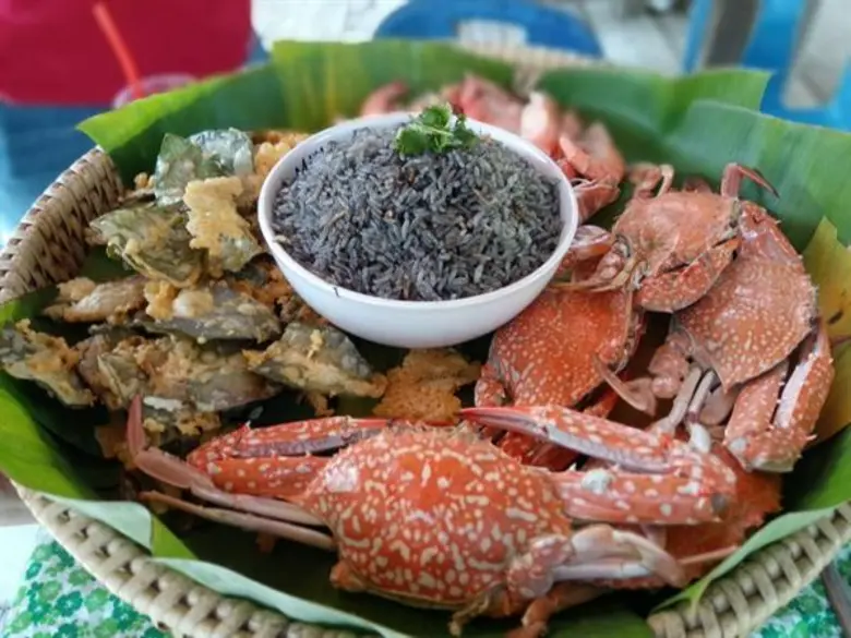 เซ็นทรัลพลาซา นครศรีธรรมราช จัดเทศกาลอาหารที่ใหญ่ที่สุดของเมืองนครฯ รวมสุดยอดร้านอาหารชื่อดังกว่า 100 ร้าน และกิจกรรมสร้างสีสันการท่องเที่ยวให้จังหวัด ในงาน “อิ่มนคร”