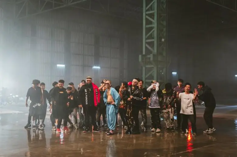 1 วัน 1 ล้านอีกแล้ว!! “ฟักกลิ้ง ฮีโร่” ปล่อยเพลงใหม่ล่าสุด “ยันเช้า” โดนใจวัยรุ่นขึ้นแท่นเพลงมาแรงมากที่สุด