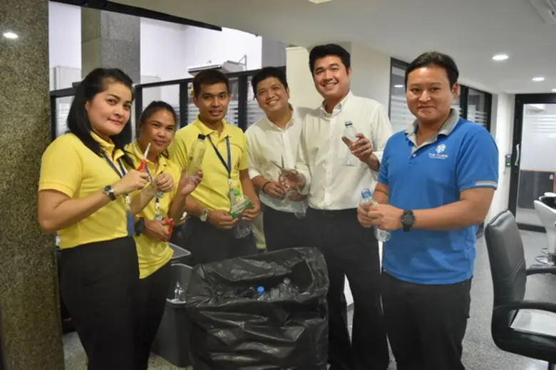 The Cube Condo บริจาคขวดพลาสติกรีไซเคิลเพื่อทอผ้าไตรจีวร