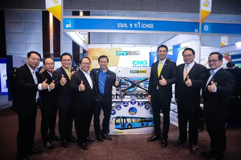 คุณประพันธ์ เจริญประวัติ (ที่ 3 จากขวา) ผ...