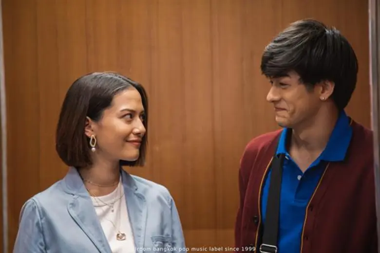 "ดาวกะพริบ" เพลง Feel good ที่สุดจาก SOMKIAT พร้อมมิวสิควิดีโอชวนฟินกับคู่พระนางมาแรง "ลุค อิชิคาว่า พลาวเด้น" และ "จีน่า - ญีนา ซาลาส”