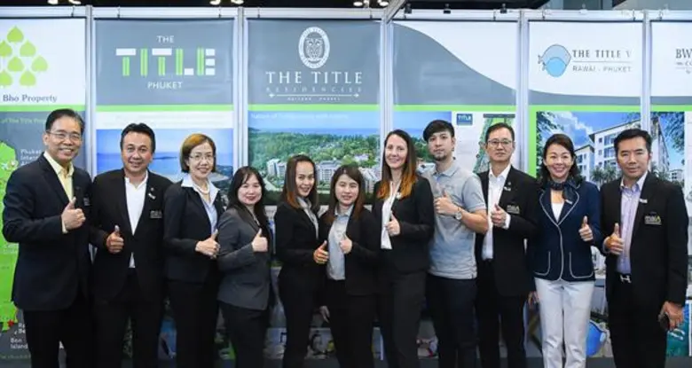 คุณเอื้อมพร ปัญญาใส (ที่ 3 จากซ้าย) นายกส...