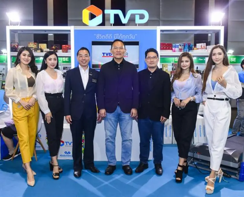 นายเฉลิมพล มหาวาณิชย์วงศ์ (กลาง) กรรมการบ...