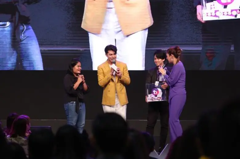 นับว่าสร้างบรรยากาศให้กับงาน "Thailand In...