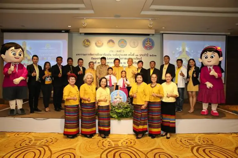 สายร้อง เล่น เต้น Dancer ห้ามพลาด “ครูเทียม” รวมครูเพลง นักแสดง ร่วมตัดสิน “มหกรรมการศึกษาท้องถิ่นระดับประเทศ” วันที่ 7-10 สิงหาคม 2562 จ.ร้อยเอ็ด