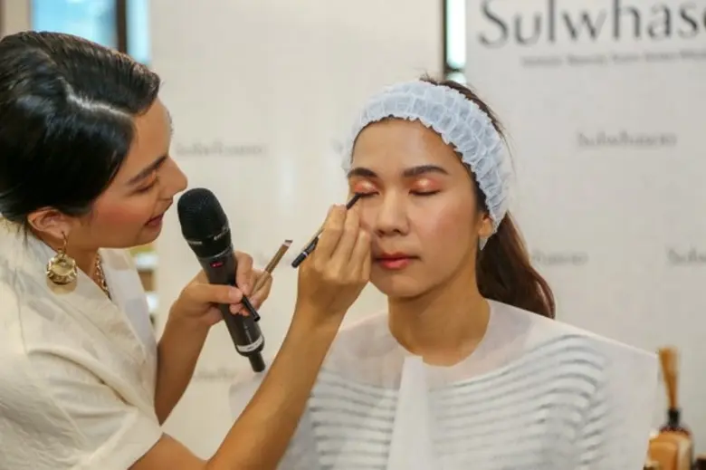 บริษัท จำกัด (มหาชน) โดยคุณโฉมชฎา กุลดิลก...