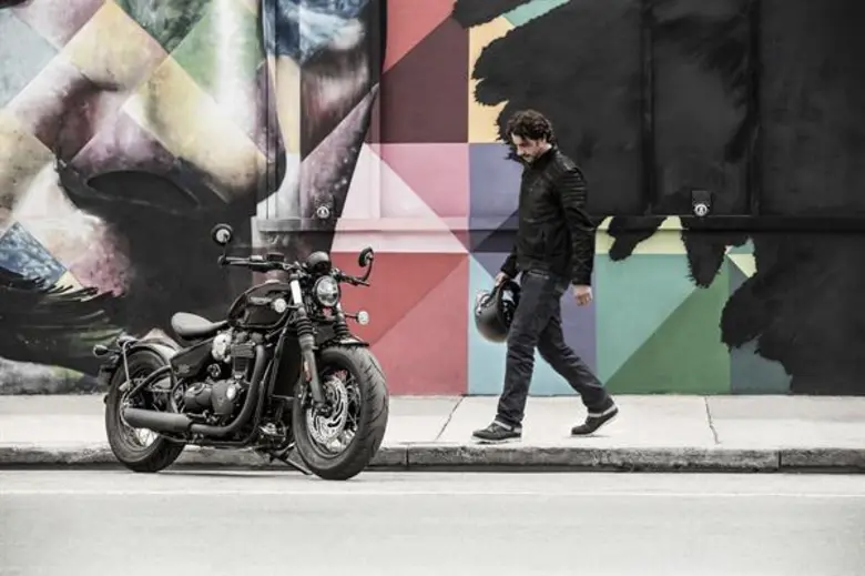 การขี่มอเตอร์ไซค์ไม่ว่าจะเป็นช่วงฤดูกาลไห...