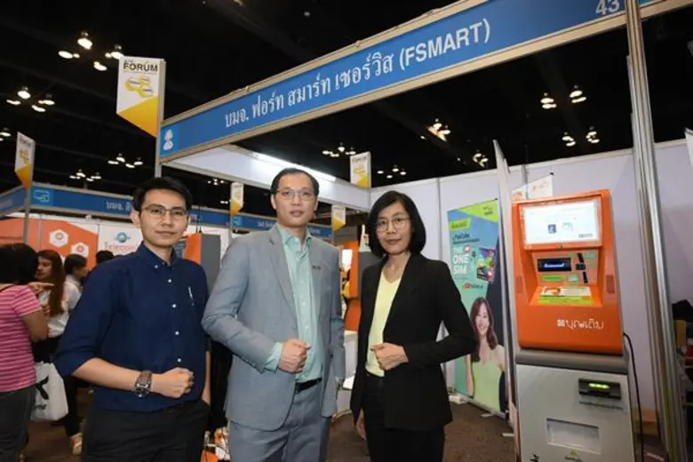 นายณรงค์ศักดิ์ เลิศทรัพย์ทวี (กลาง) กรรมก...