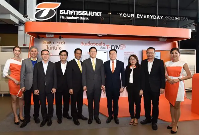 นายธีรชาติ จิรจรัสพร (ที่ 7 จากซ้าย) ผู้ช...