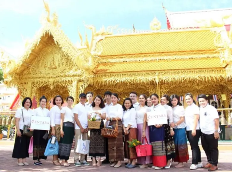 คณะผู้บริหารและพนักงานจากโรงแรมและรีสอร์ท...