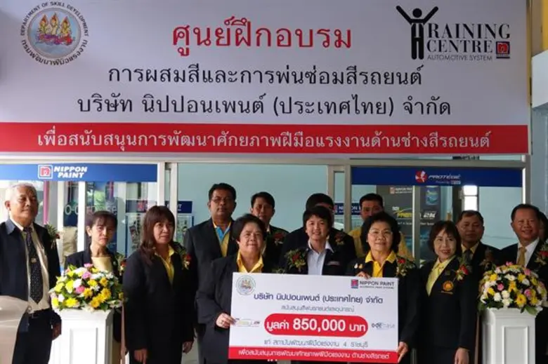 นางสาวสมสุข มิ่งขวัญโพธิ์ทอง (คนกลาง) ผู้...