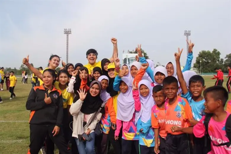 ช่อง 7HD ร่วมสร้างขวัญกำลังใจเยาวชนชายแดนใต้ ส่งทัพนักแสดงดวลแข้งสนุกฟุตบอลดารา พร้อมเติมความสุขด้วยมินิคอนเสิร์ต