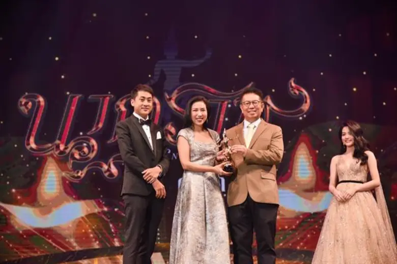 “เจ เอส แอล” คว้า 2 รางวัลเวทีนาฏราช ครั้งที่ 10 รายการทอล์คโชว์ยอดเยี่ยม และ พิธีกรยอดเยี่ยม