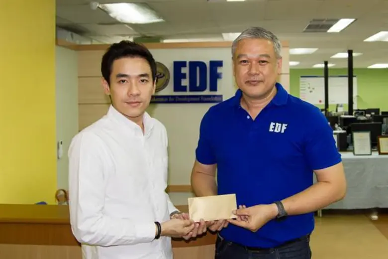 นายสำเริง รัตนคช (ขวา) ผู้จัดการฝ่ายประชา...