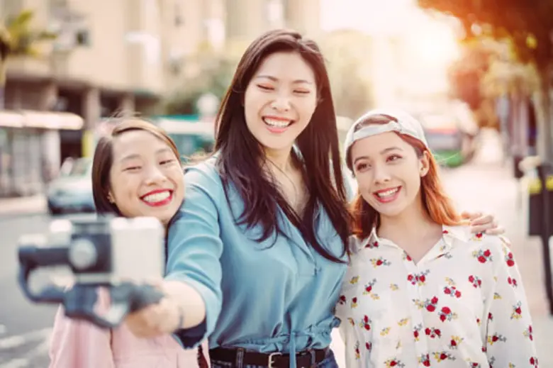 กลุ่มทรูรุกหนักดึง Online Influencers ร่ว...