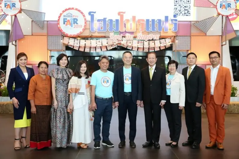 นายคุณวุฒิ ธรรมพรหมกุล กรรมการผู้จัดการ บ...