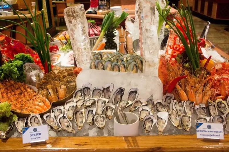 92 คาเฟ่ ห้องอาหารนานาชาติ โรงแรมโกลเด้น ...