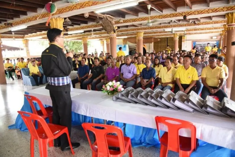 กรมการข้าวเตรียมเมล็ดพันธุ์ข้าว 10 พันธุ์ 10,000 ตันช่วยชาวนาผู้ประสบภัยแล้ง