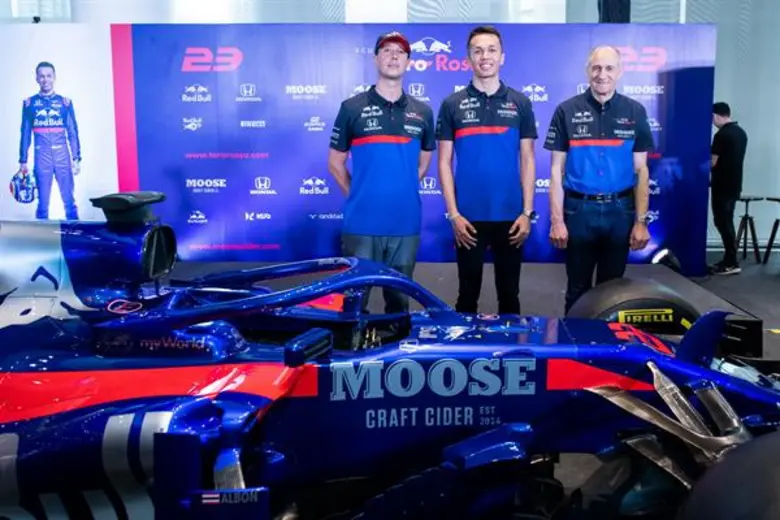 MOOSE CRAFT CIDER ร่วมสนับสนุนนักแข่งรถฟอร์มูล่า วัน สัญชาติไทย  “อเล็กซ์ อัลบอน” และทีม Scuderia Toro Rosso ประกาศศักดาธงไตรรงค์สู่สนามแข่งระดับโลก