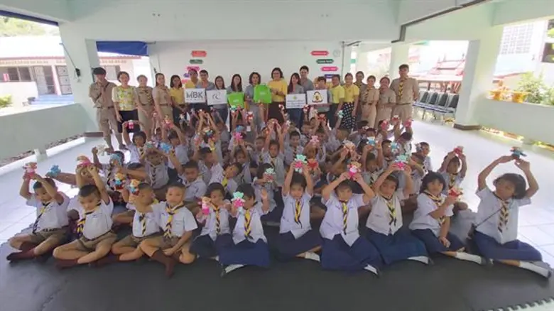 พี่ๆ กลุ่มพนักงาน จาก สนามกอล์ฟ ริเวอร์เด...