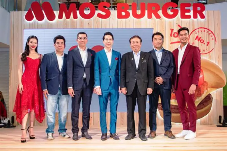 นายพิธาน องค์โฆษิต (กลาง) ประธาน บริษัท ม...