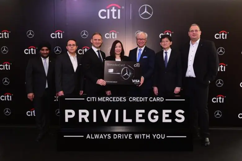 “ซิตี้แบงก์-เมอร์เซเดส-เบนซ์” เผยโฉมบัตรเครดิต Citi Mercedes เจาะพรีเมี่ยมเซกเมนต์ใหม่ ตอบโจทย์ทุกไลฟ์สไตล์ อัดฉีดสิทธิประโยชน์เหนือคู่แข่ง มั่นใจยอดบัตรโตตามเป้า เปิดตัว 3 Brand Endorsers “ปรางค์ อภินารา-อั๋น ภูวนาท-บุรินทร์ กรูฟไรเดอร์