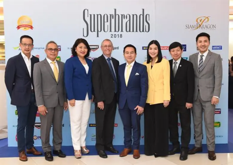 คุณพงศ์พสุ อุณาพรหม (ขวาสุด) ผู้อำนวยการใ...