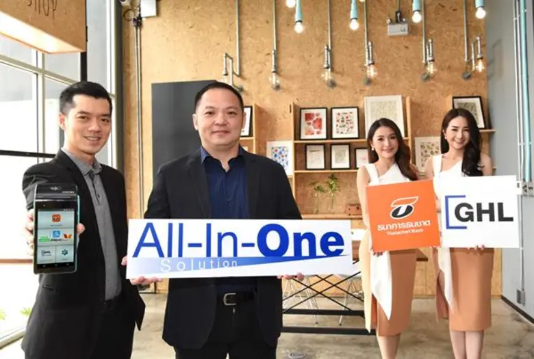 นายวิษณรินทร์ วังปีติ (ซ้าย) ผู้อำนวยการ ...