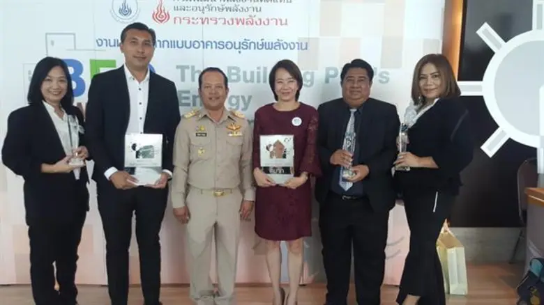 นางสาวอนงค์ลักษณ์ แพทยานันท์ กรรมการผู้จั...