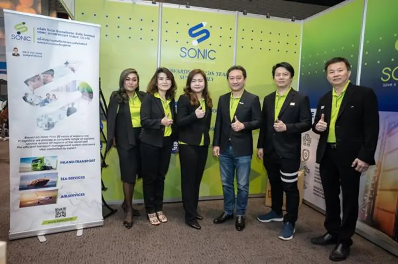 ดร.สันติสุข โฆษิอาภานันท์ (กลางขวา) ประธา...