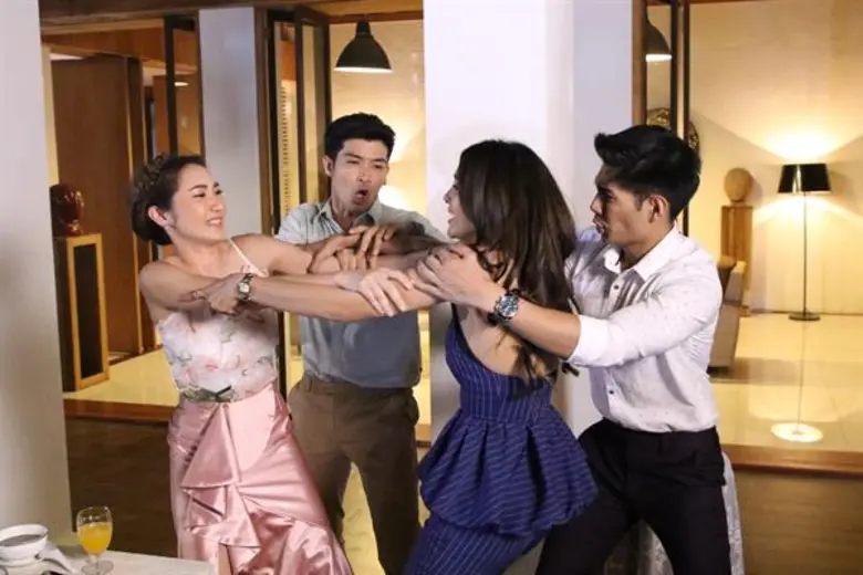 “มีน” ลาก “ยีน” ตบล้างน้ำ “ตูมตาม-มังกร” ห้ามศึกชุลมุน