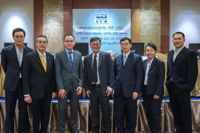 นายประสงค์ ธาราไชย (กลาง) ประธานกรรมการบร...