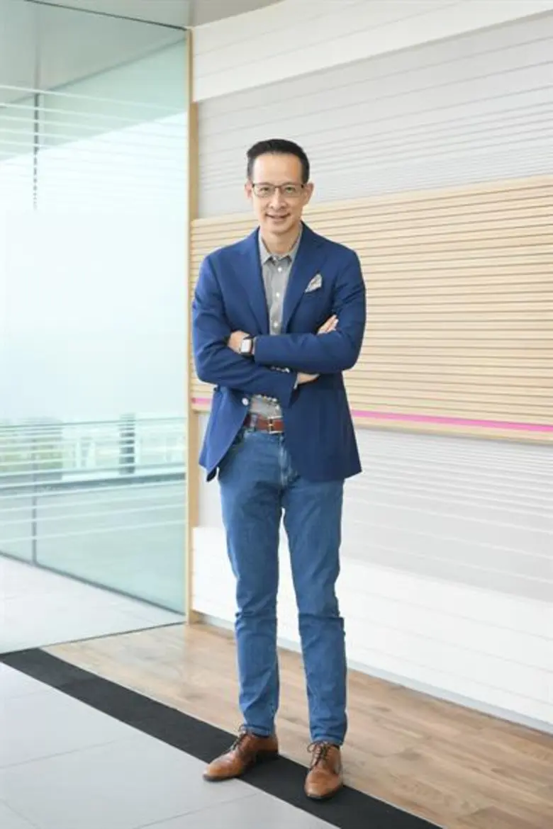 นายสาระ ล่ำซำ กรรมการผู้จัดการและประธานเจ...