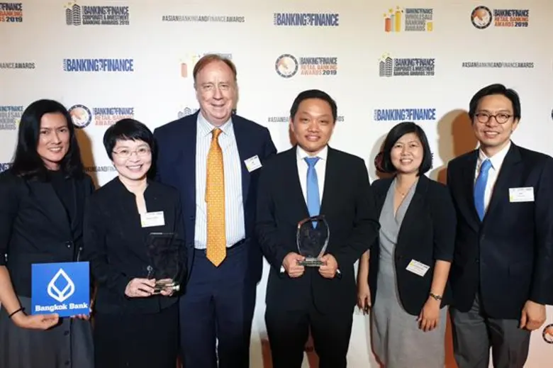 นายเอียน กาย กิลลาด ผู้ช่วยผู้จัดการใหญ่ ...