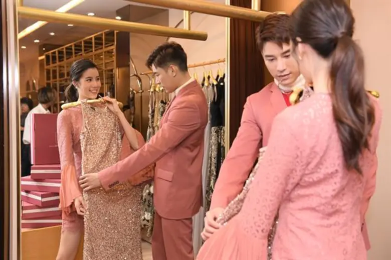 สวยหล่ออย่างมีระดับ “เอสเธอร์ – เคน” ร่วมยินดีโชว์รูมใหม่ Bchu Runway สยามสแควร์ ซอย 3