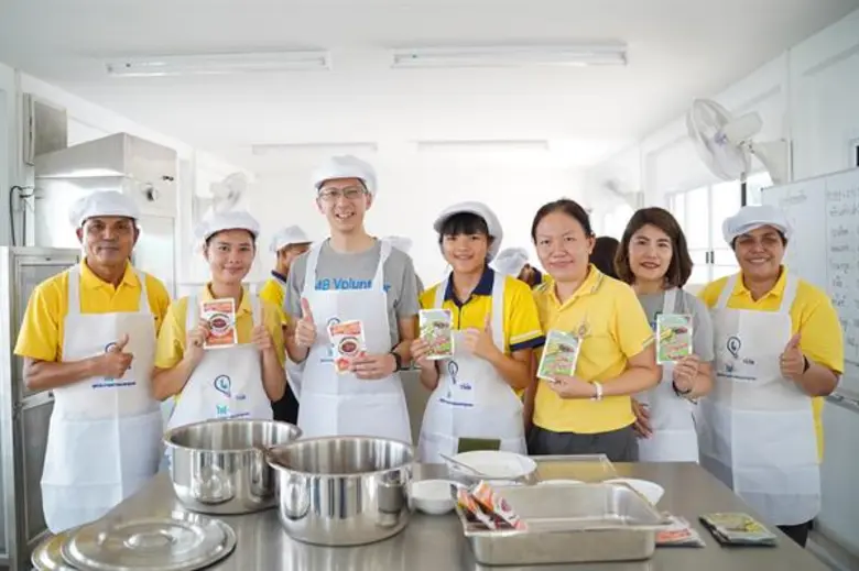 “ทีเอ็มบี” อาสาสานฝันสอนน้องเพื่องานขายให้ยั่งยืน ต่อยอดภูมิปัญญาท้องถิ่น ปั้นผลิตภัณฑ์ “ชะพลู” ร.ร.โสตฯ อุดรธานีสู่ตลาด