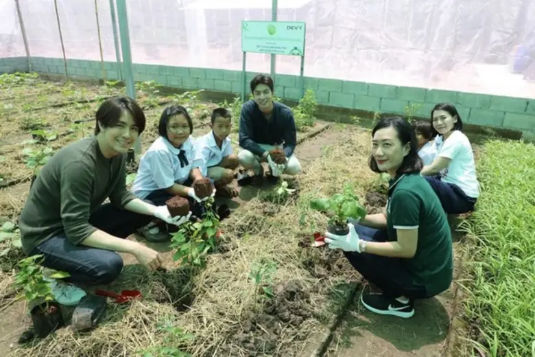 “โรบินสัน” จับมือ “เดวี่” มอบ 'โครงการเศรษฐกิจพอเพียง เพื่ออาหารกลางวัน’ ส่งเสริมเยาวชนปลูกผักปลอดสารพิษ จุดเริ่มต้นของสุขภาพดีๆ