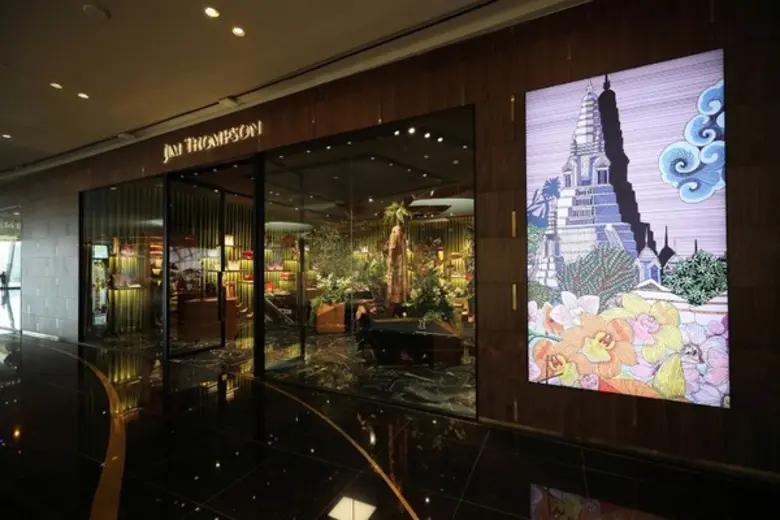 ไอคอนสยาม พร้อมเปิดตัวผ้าพันคอดีไซน์พิเศษด้วยแรงบันดาลใจจากสายน้ำเจ้าพระยา