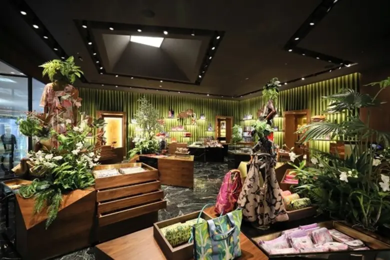 ไอคอนสยาม พร้อมเปิดตัวผ้าพันคอดีไซน์พิเศษด้วยแรงบันดาลใจจากสายน้ำเจ้าพระยา