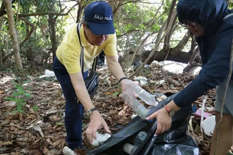 จากสถานการณ์ที่มีการพบแพขยะพลาสติกยาวกว่า...