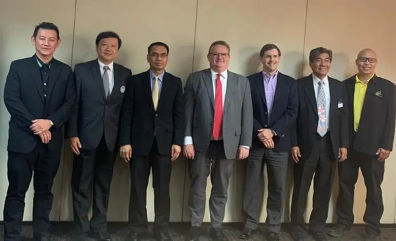 นายโชคดี แก้วแสง (ที่ 3 จากซ้าย) รองเลขาธิการคณะกรร...